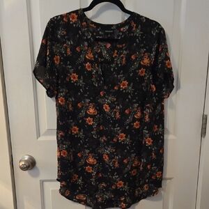 Torrid Sz 0 Split Neck Black and Orange Floral Blouse